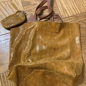 Women's Leather Tote Bag with Pouch